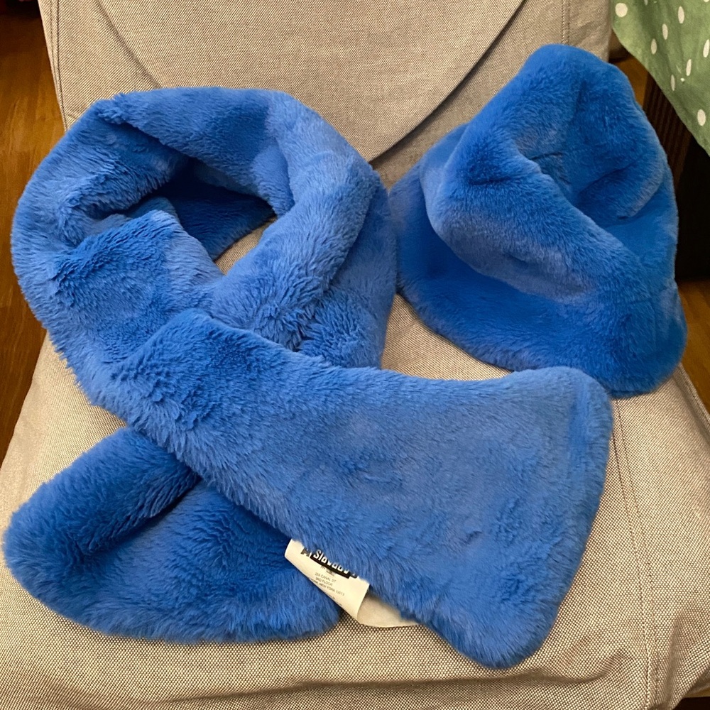 Apparis Vibrant Blue Faux Fur scarf & hat - set